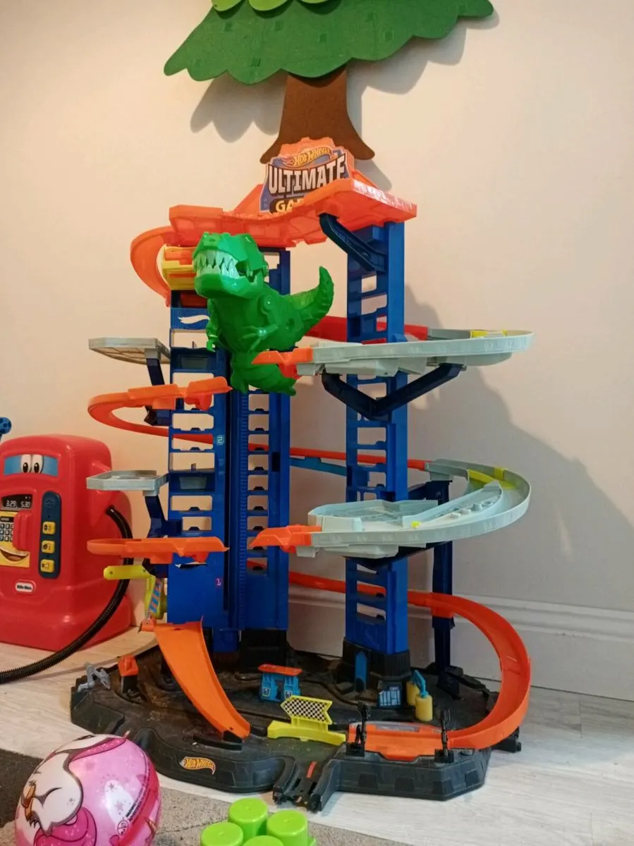 Hot wheel garage