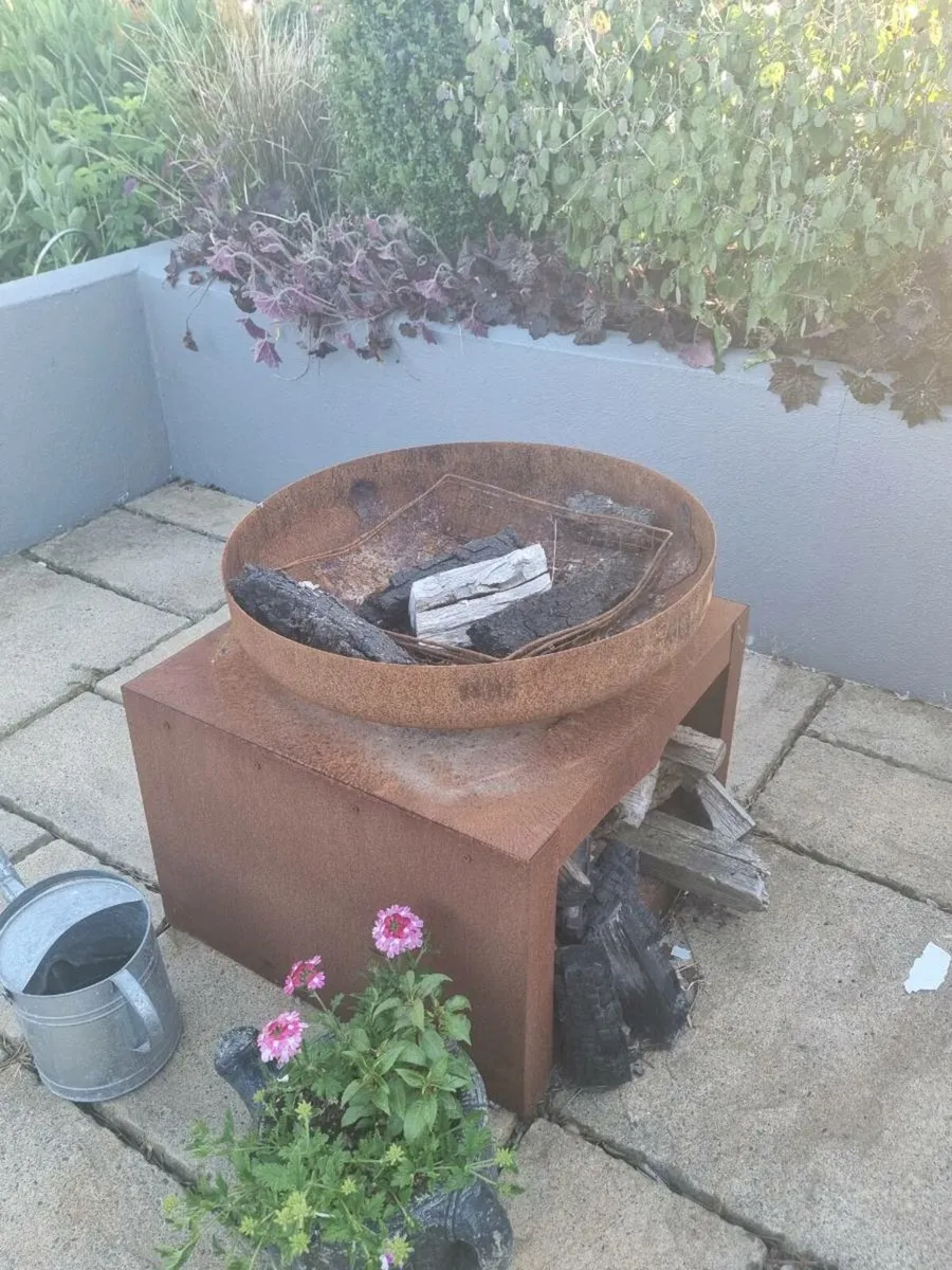 Steel effect fire pit - Image 1