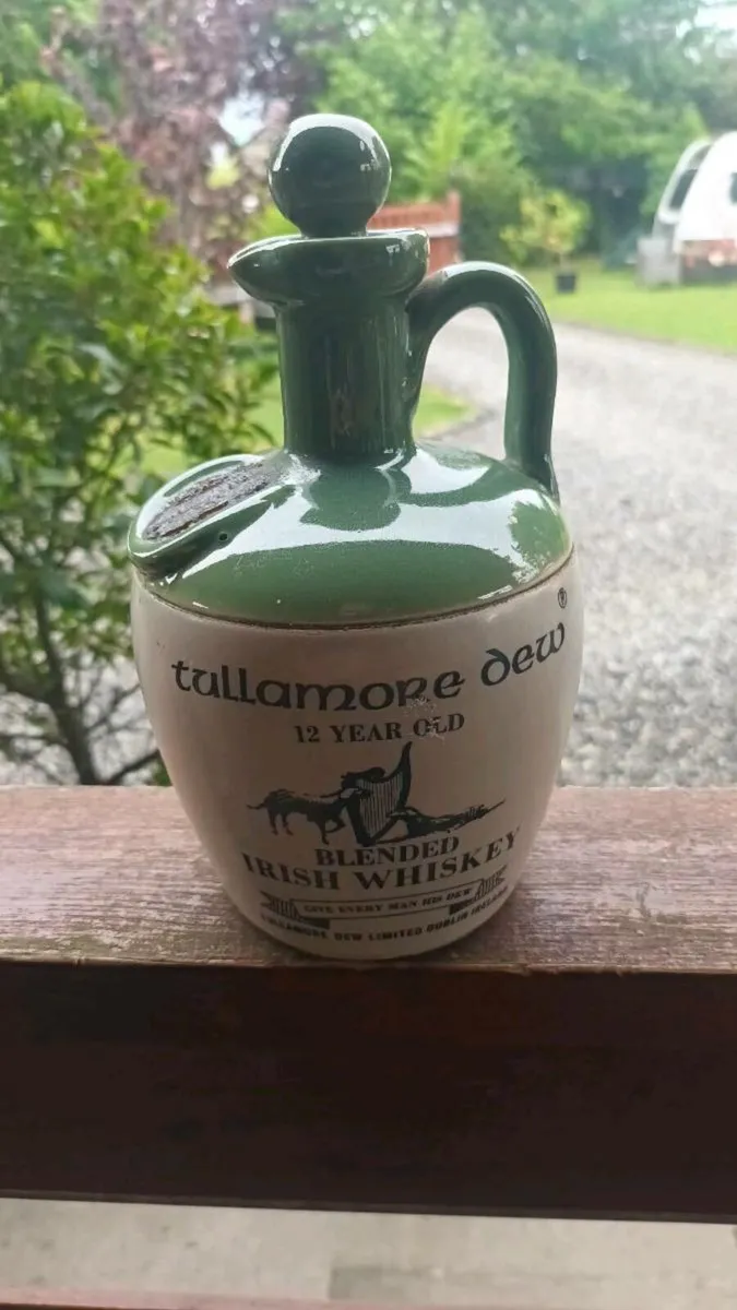 Tullamore Dew vintage bottle, D18 - Image 1