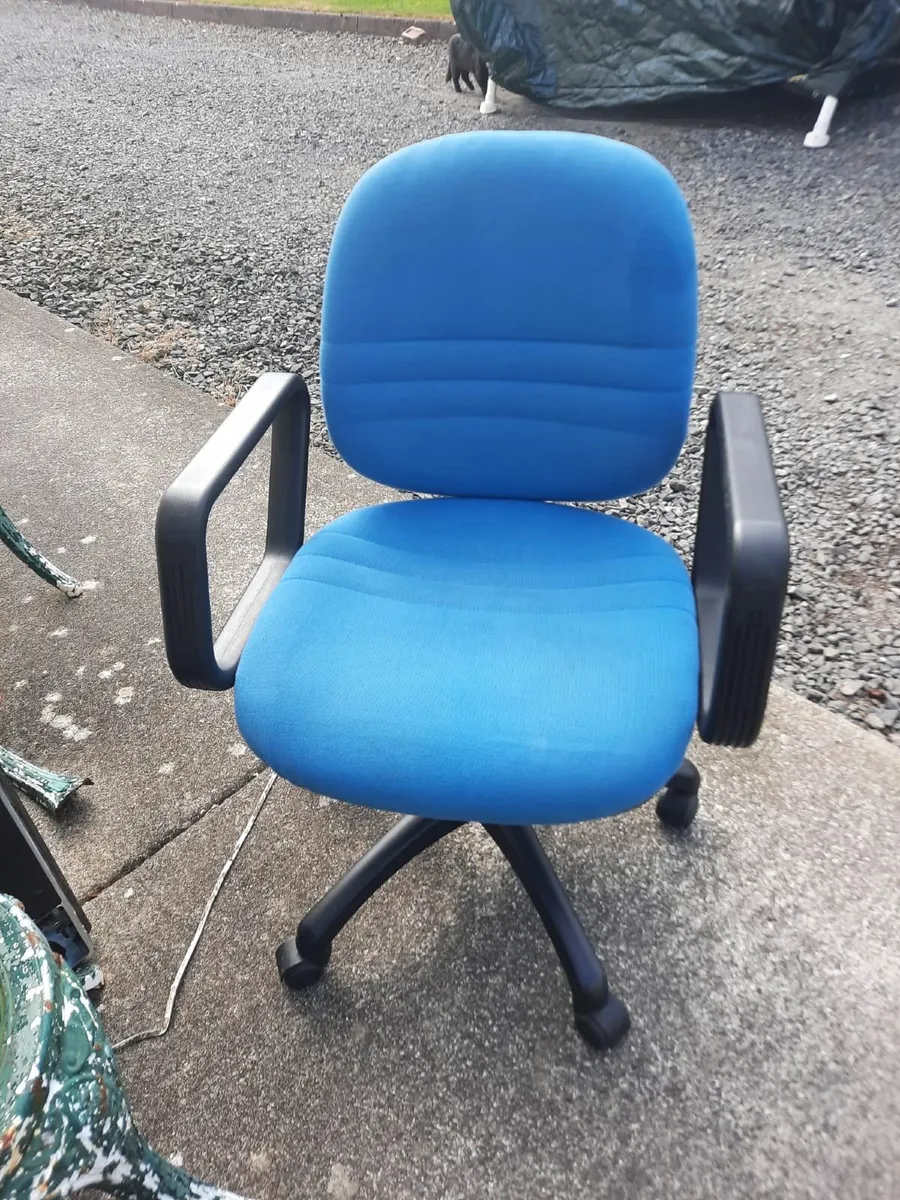 Office chair - Image 1