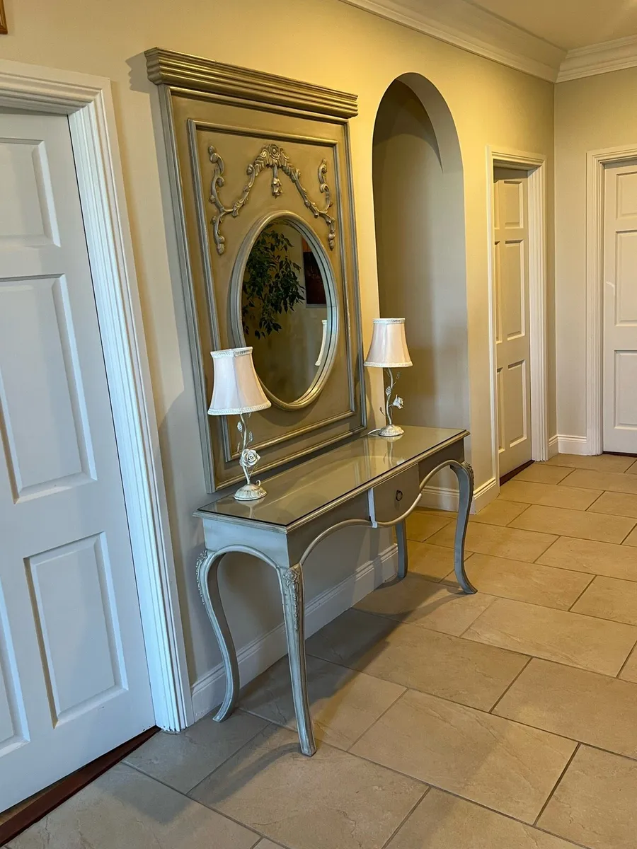 Hall Mirror and Table Set with 2 Table Lamps - Image 2