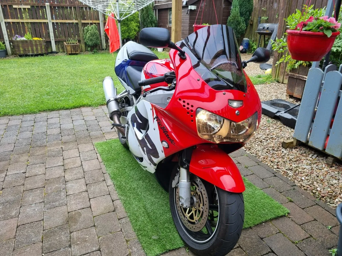 Honda CBR Fireblade 900 RR - Image 2