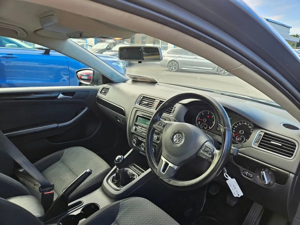 Volkswagen Jetta 1.6 TDI SE BMT 105PS 4DR - Image 4