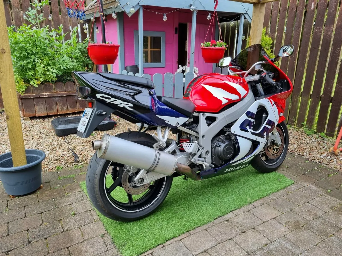 Honda CBR Fireblade 900 RR - Image 3
