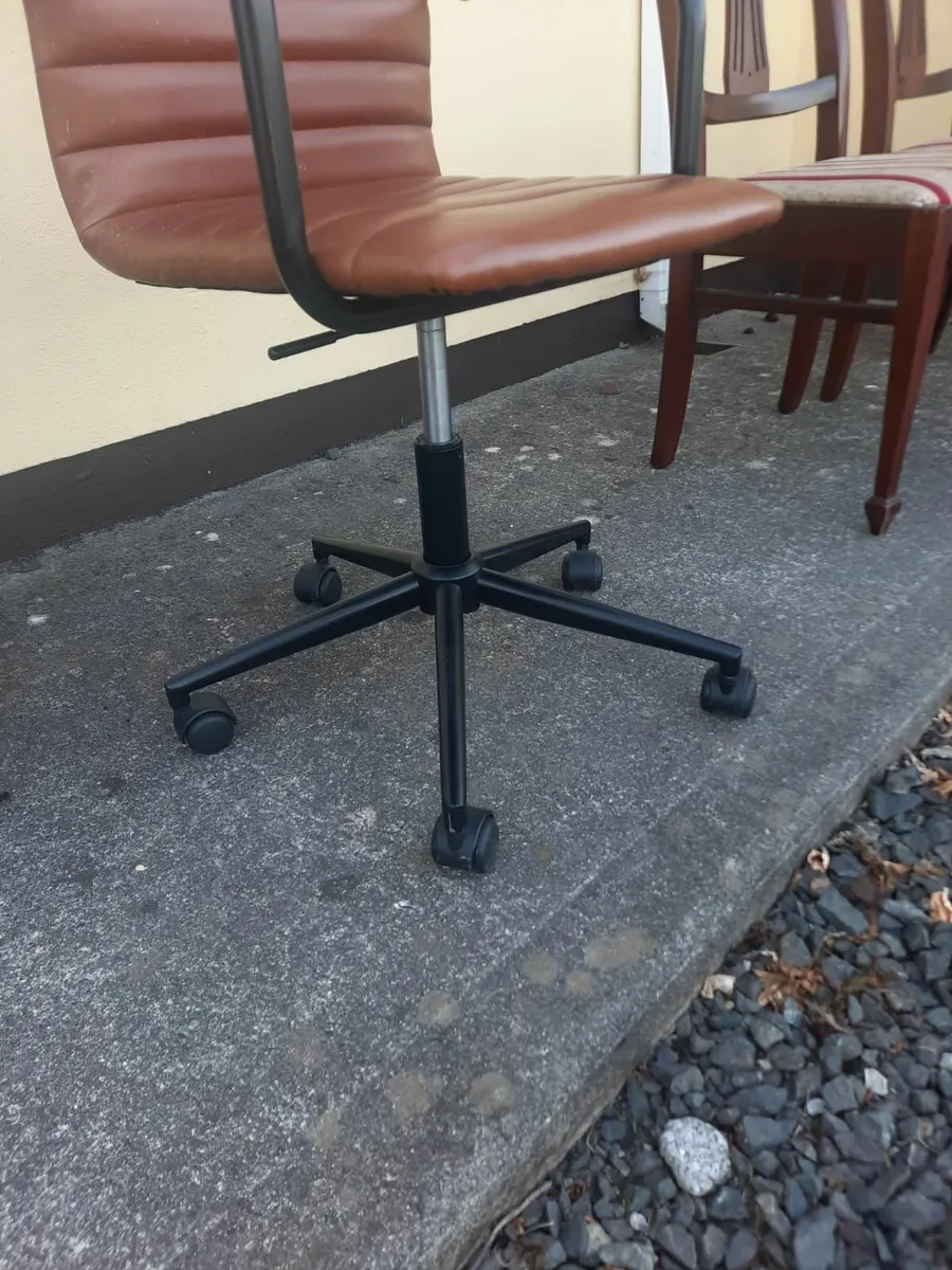 Office chair - Image 2
