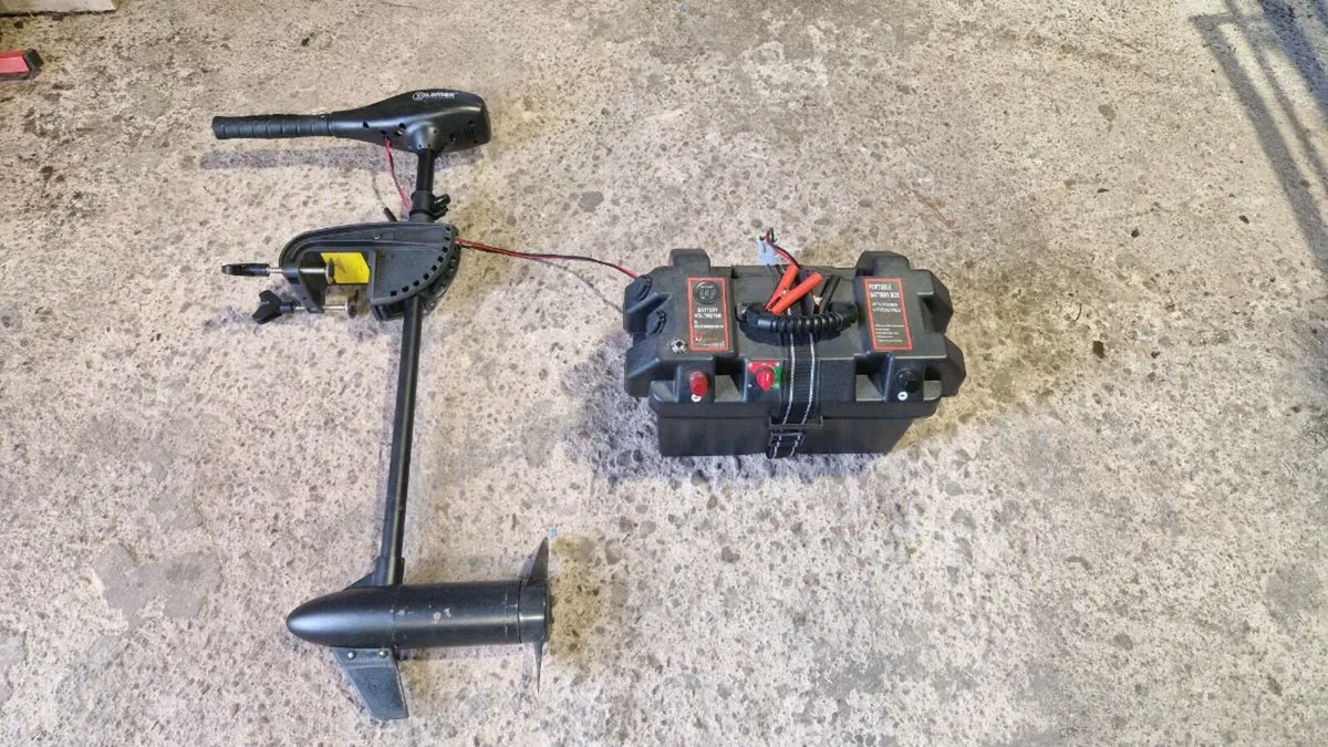 Electric outboard engine & battery pack - Image 1