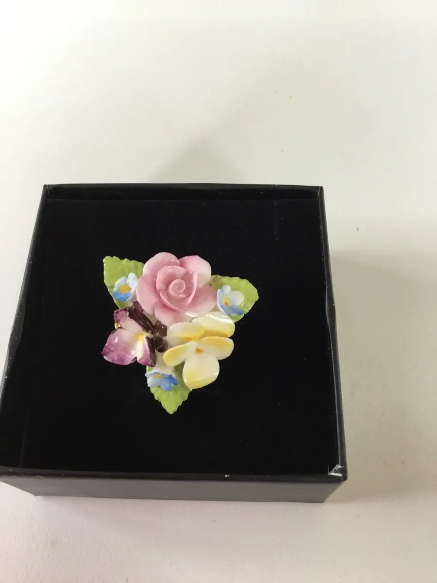 Coalport fine ceramic brooch - Image 2