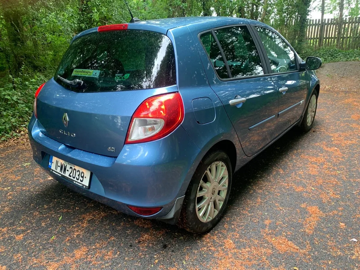 2011 Renault Clio TomTom Luxury - Image 2