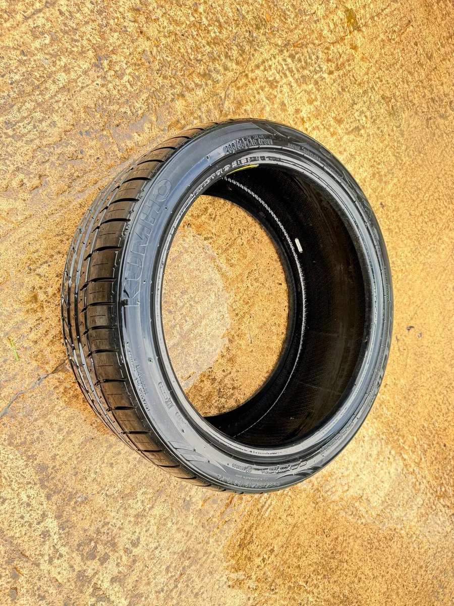 265/35/19 Kumho tyre - Image 1