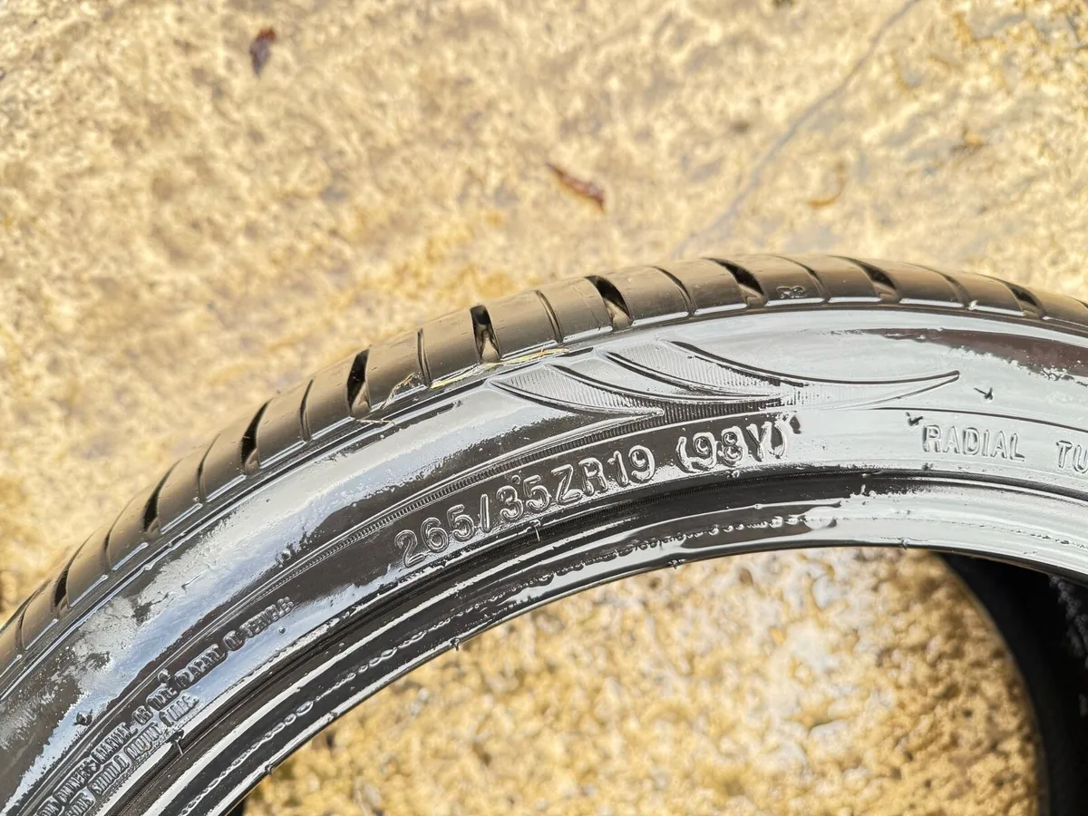265/35/19 Kumho tyre - Image 3