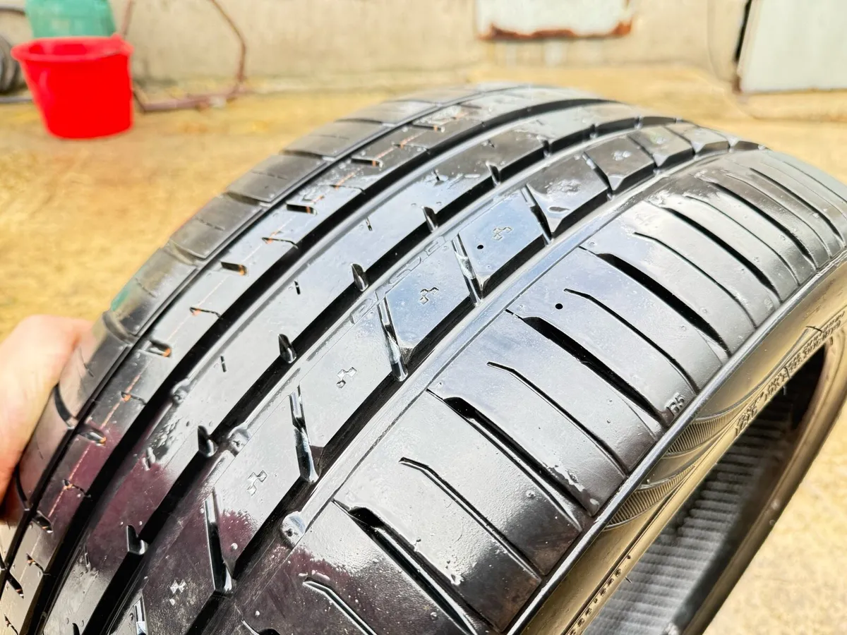 265/35/19 Kumho tyre - Image 4