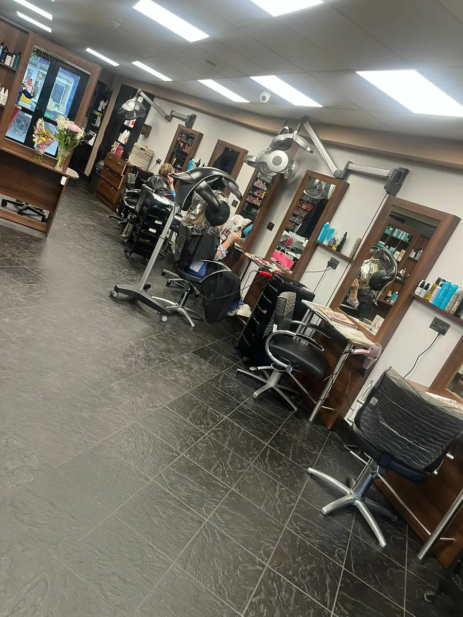 Hair salon contents or salon for lease - Image 1