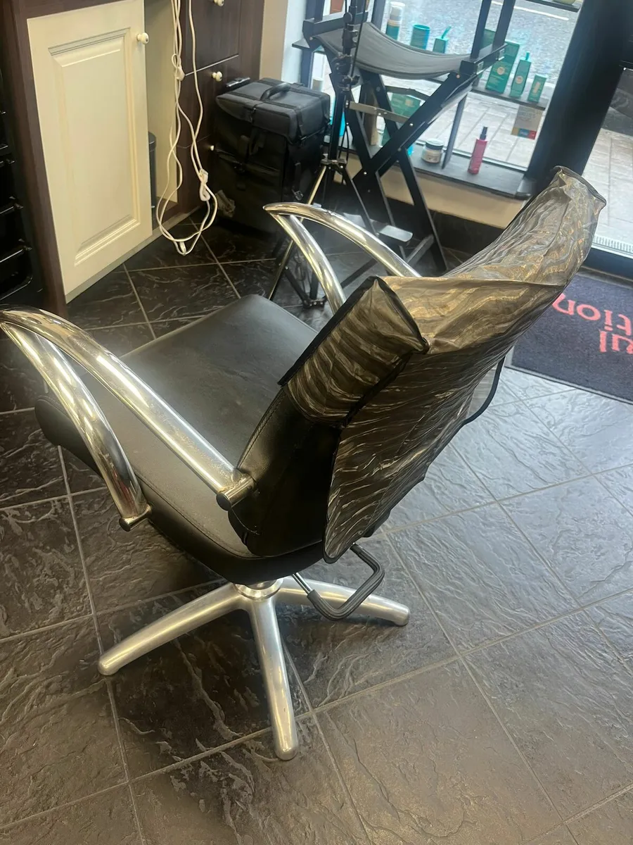 Hair salon contents or salon for lease - Image 2