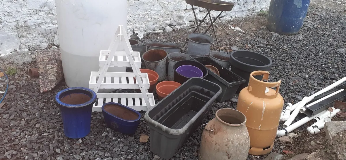Flower pots - Image 1