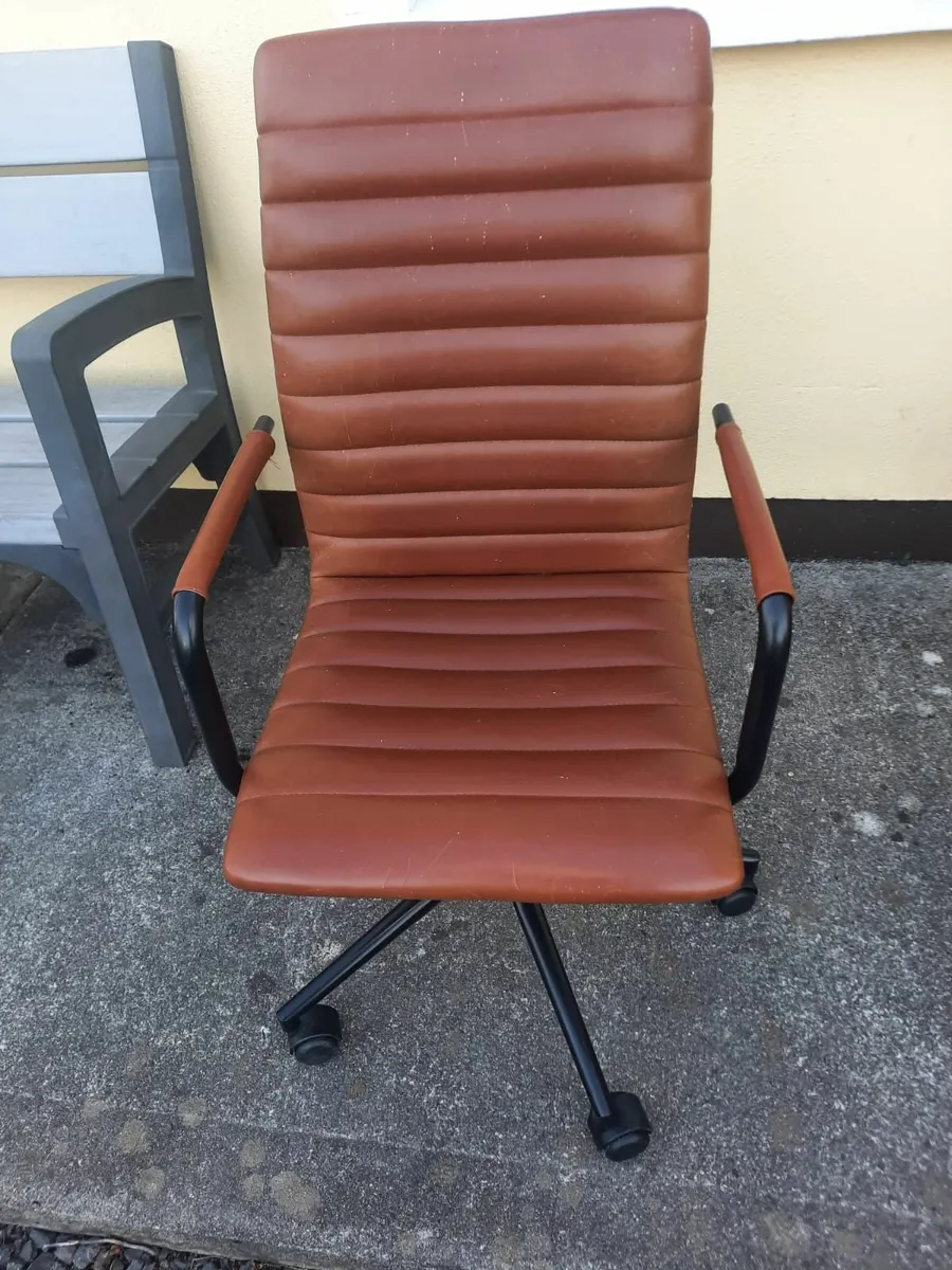 Office chair - Image 1