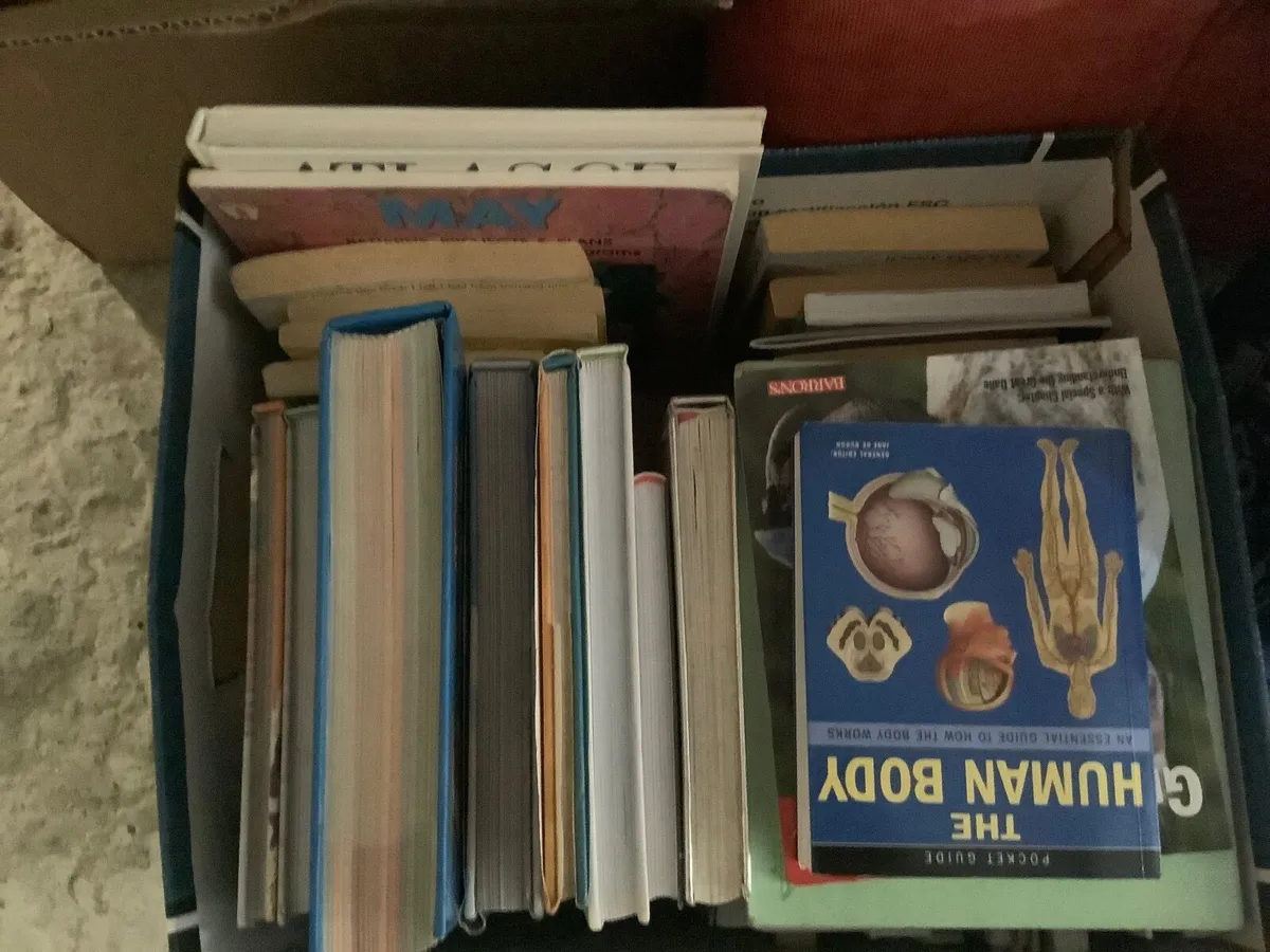10 boxes  of books - Image 3