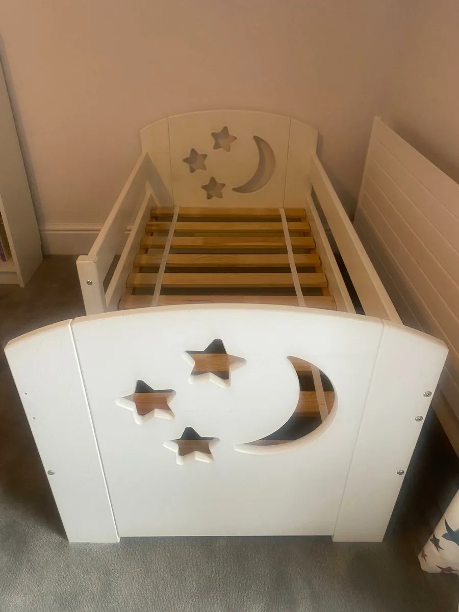 Toddler's Bed - Image 2