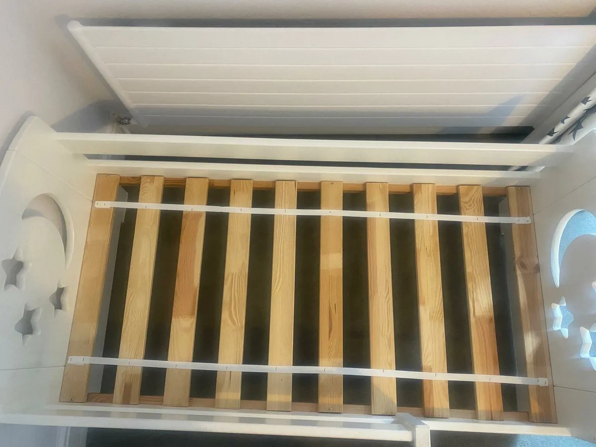 Toddler's Bed - Image 4