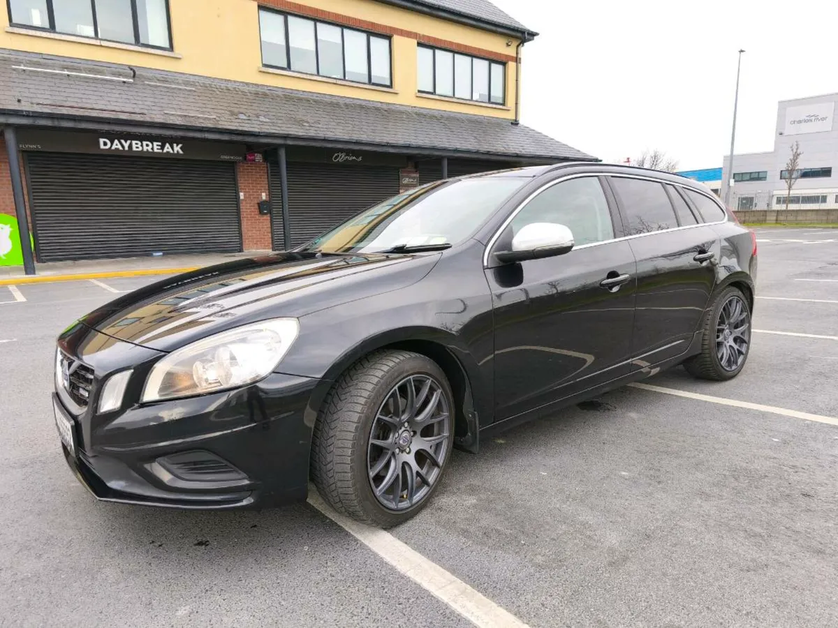 Volvo v60 T4 R design 180hp manual - Image 2