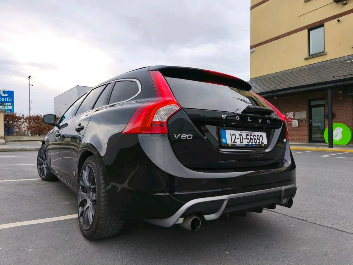 Volvo v60 T4 R design 180hp manual - Image 3