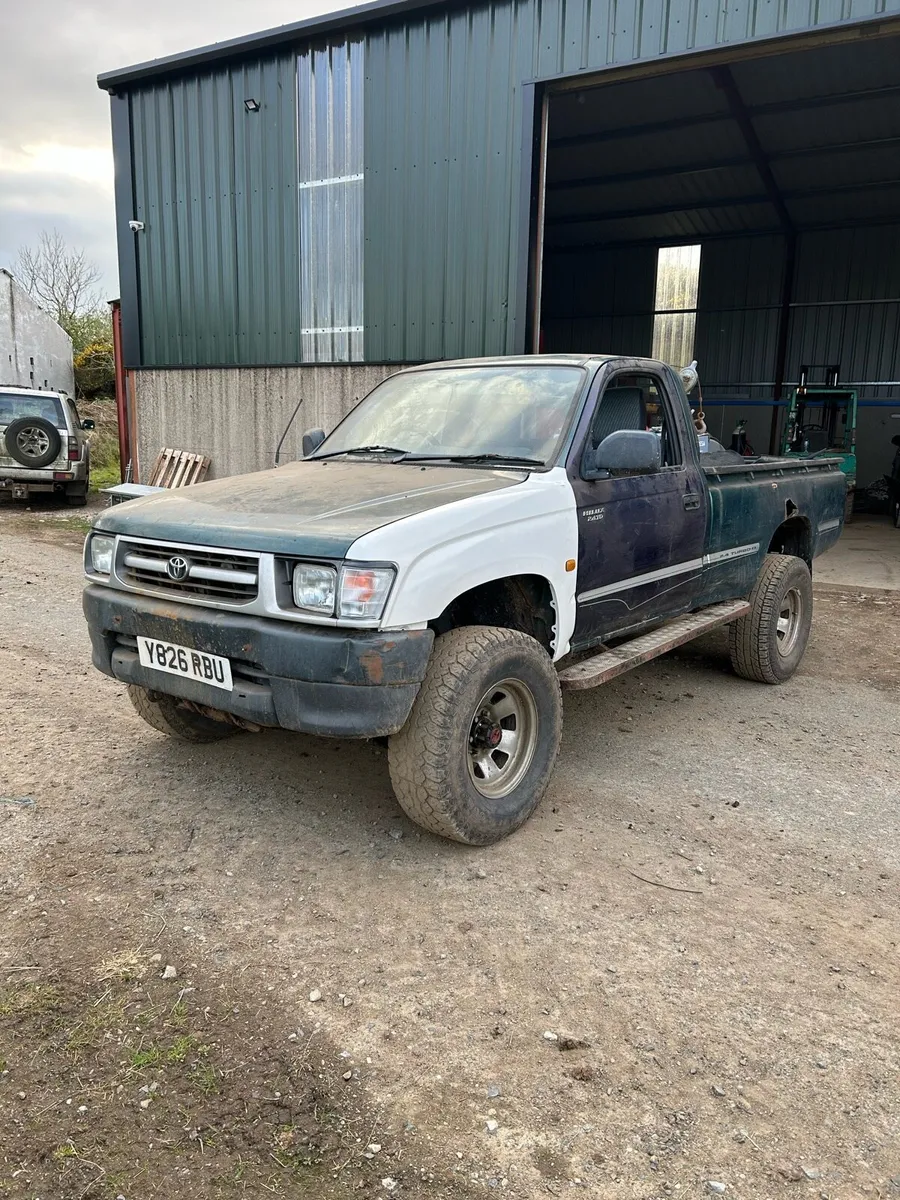 Toyota hilux single cab - Image 4