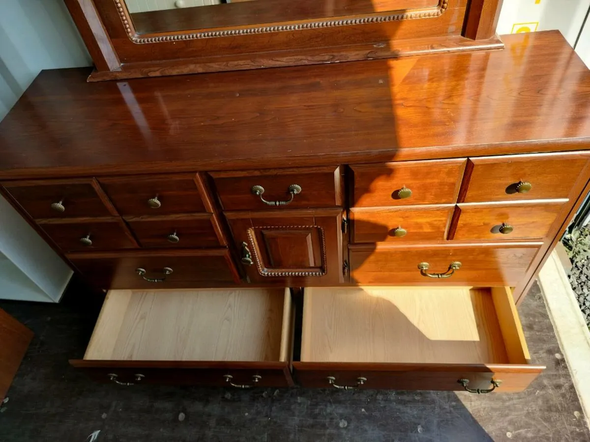 Sideboard - Image 4