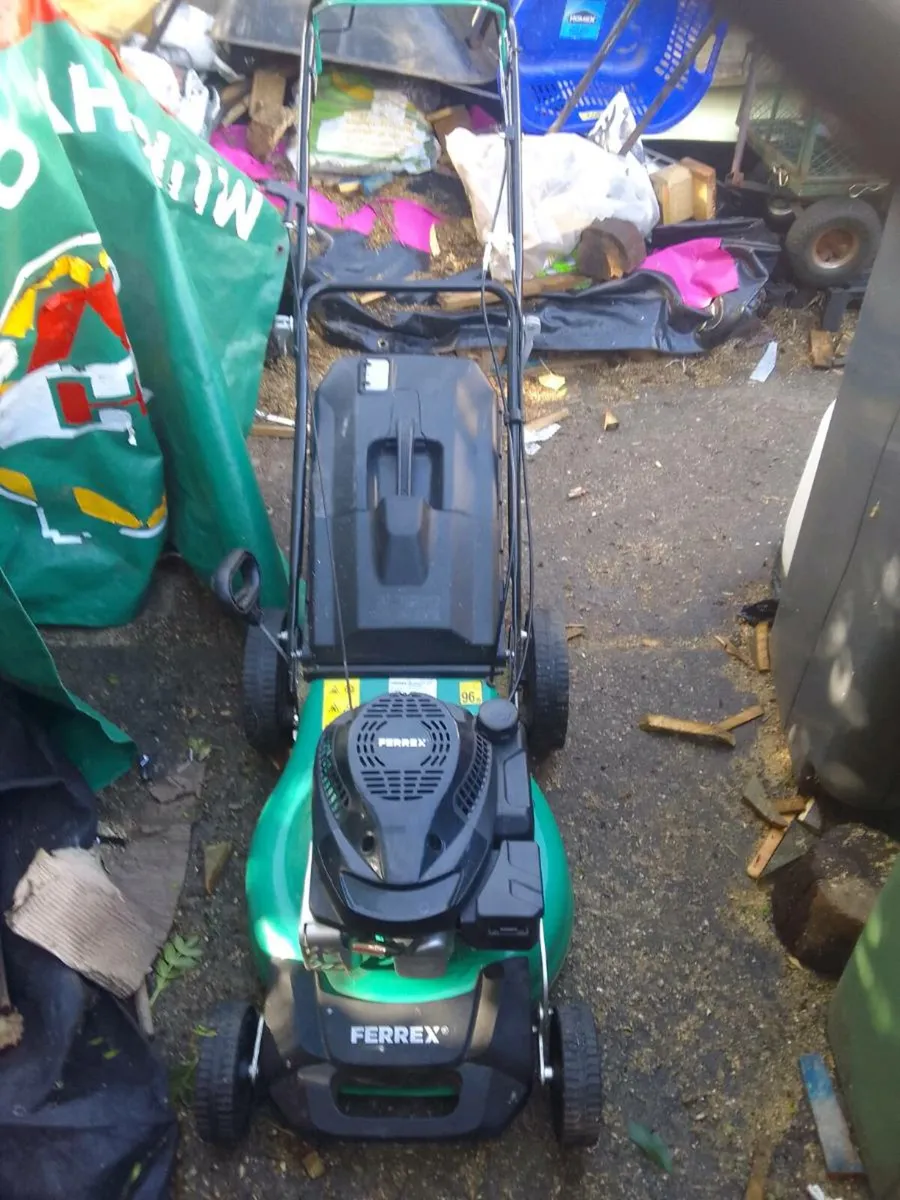 Lawn mower - Image 1