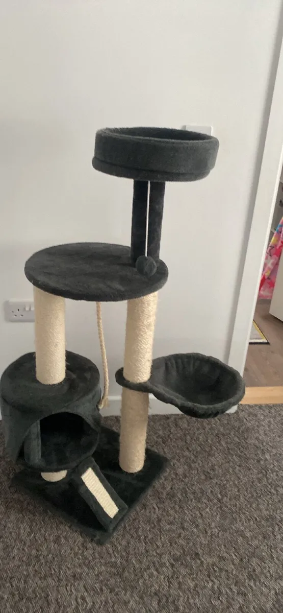 Cat tree - Image 1