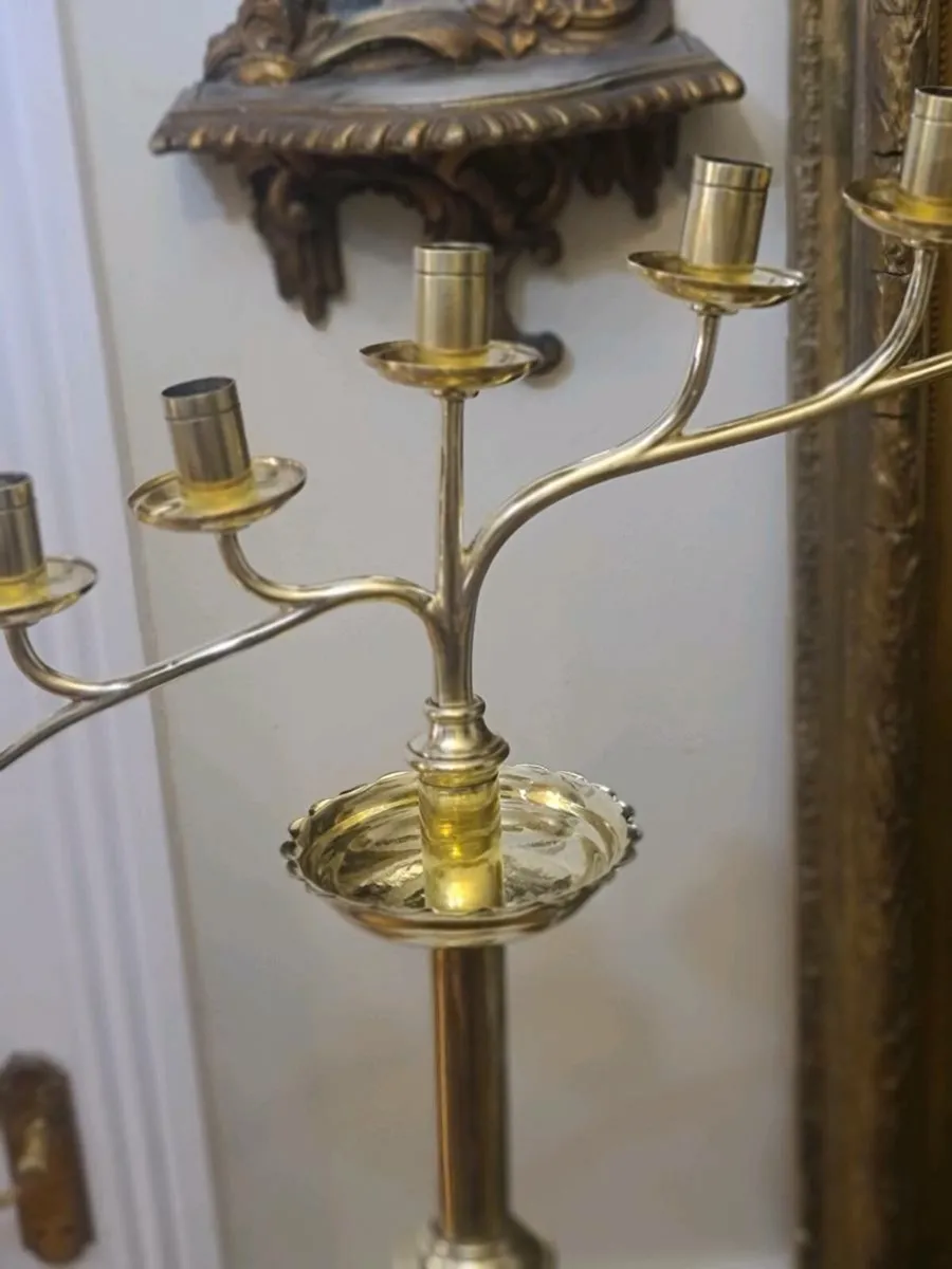 Tall corinthian lamp - Image 3