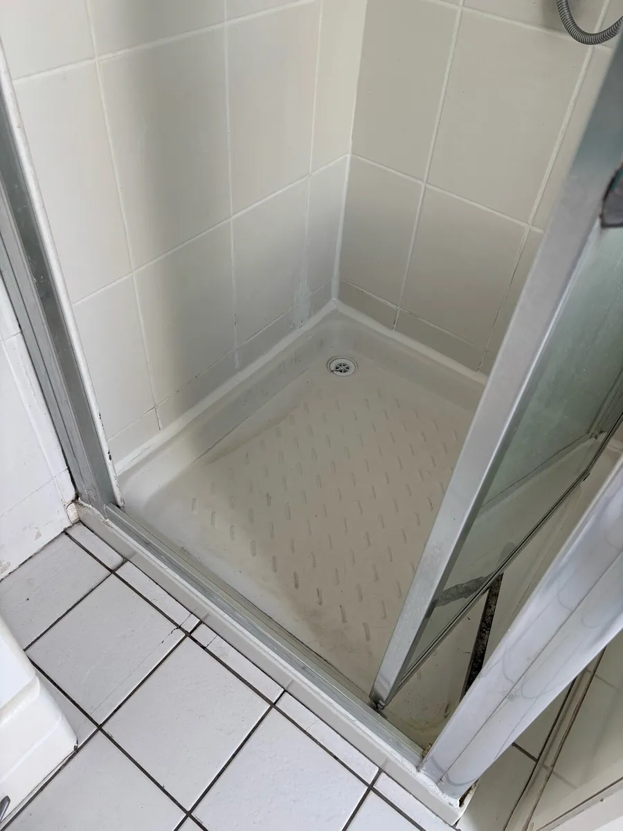 Shower Tray & Bath Silicone Re-Seal Service - Image 2