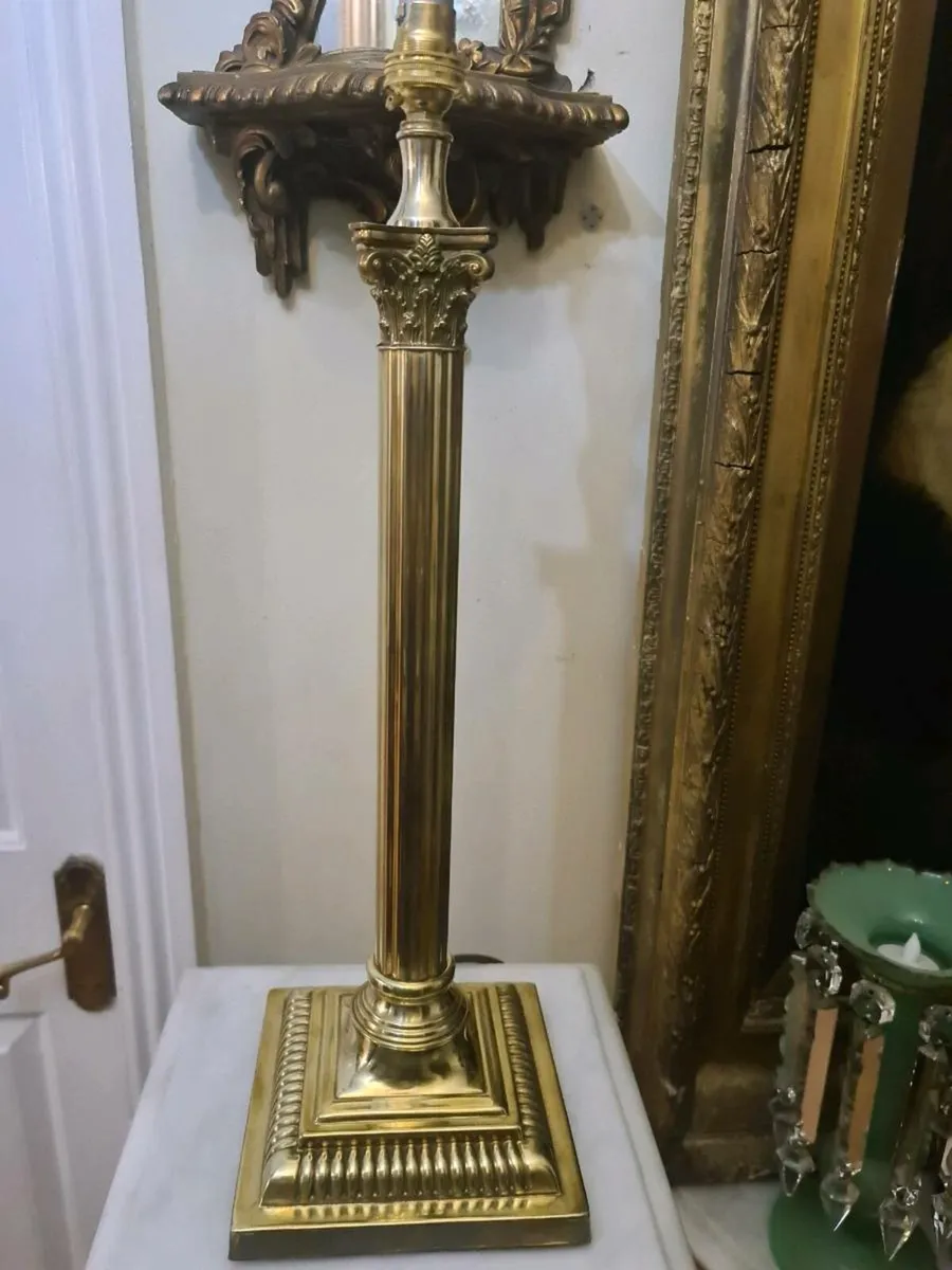 Tall corinthian lamp - Image 1