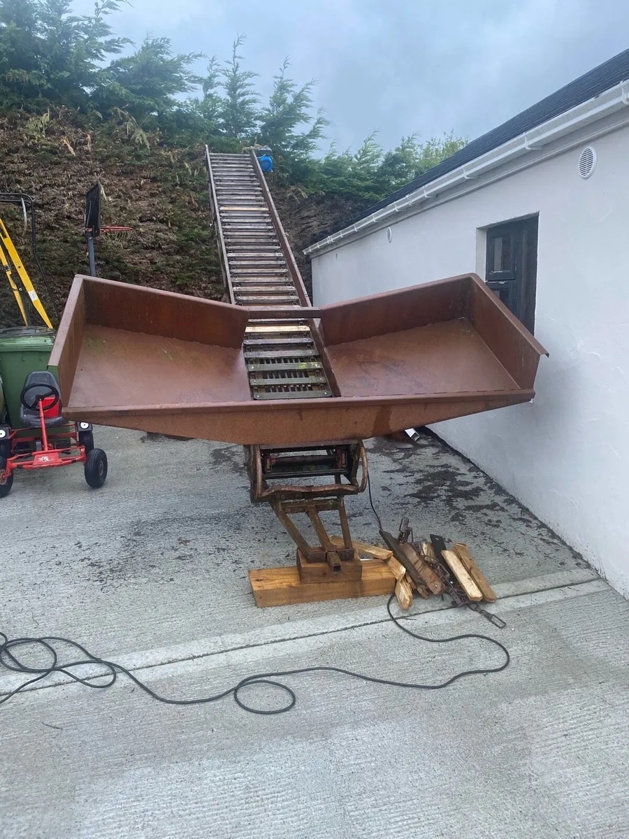 Electric Motorised Turf Elevator
