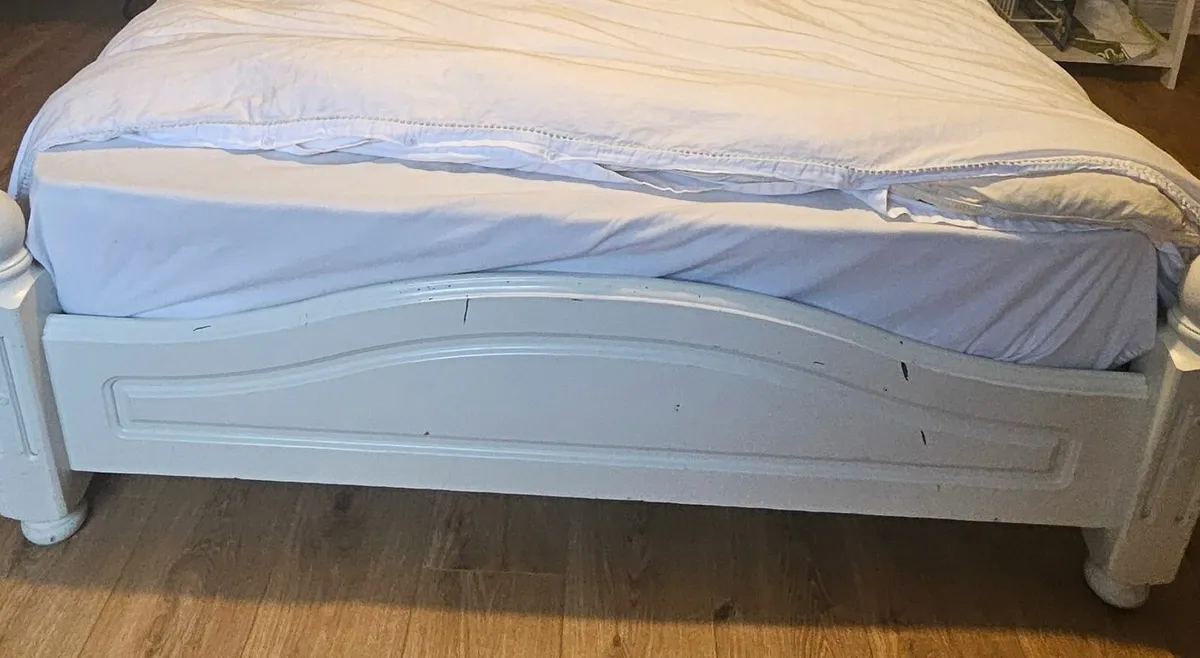 Double bed (no mattress) - Image 2