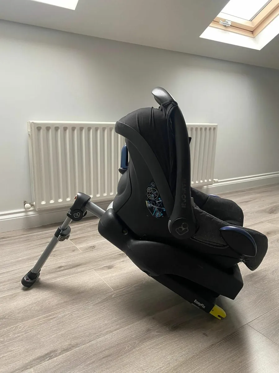 Maxi Cosi Cabriofix Babyseat (Isofix) - Image 1