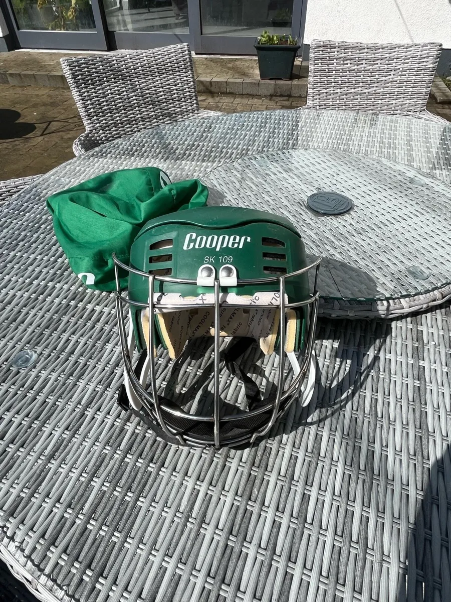 Hurling helmet - Image 1
