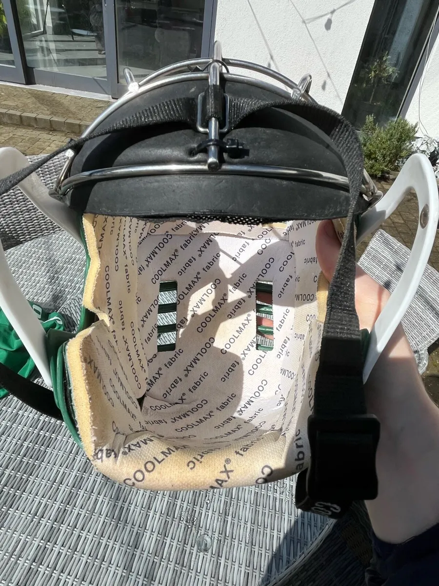 Hurling helmet - Image 3
