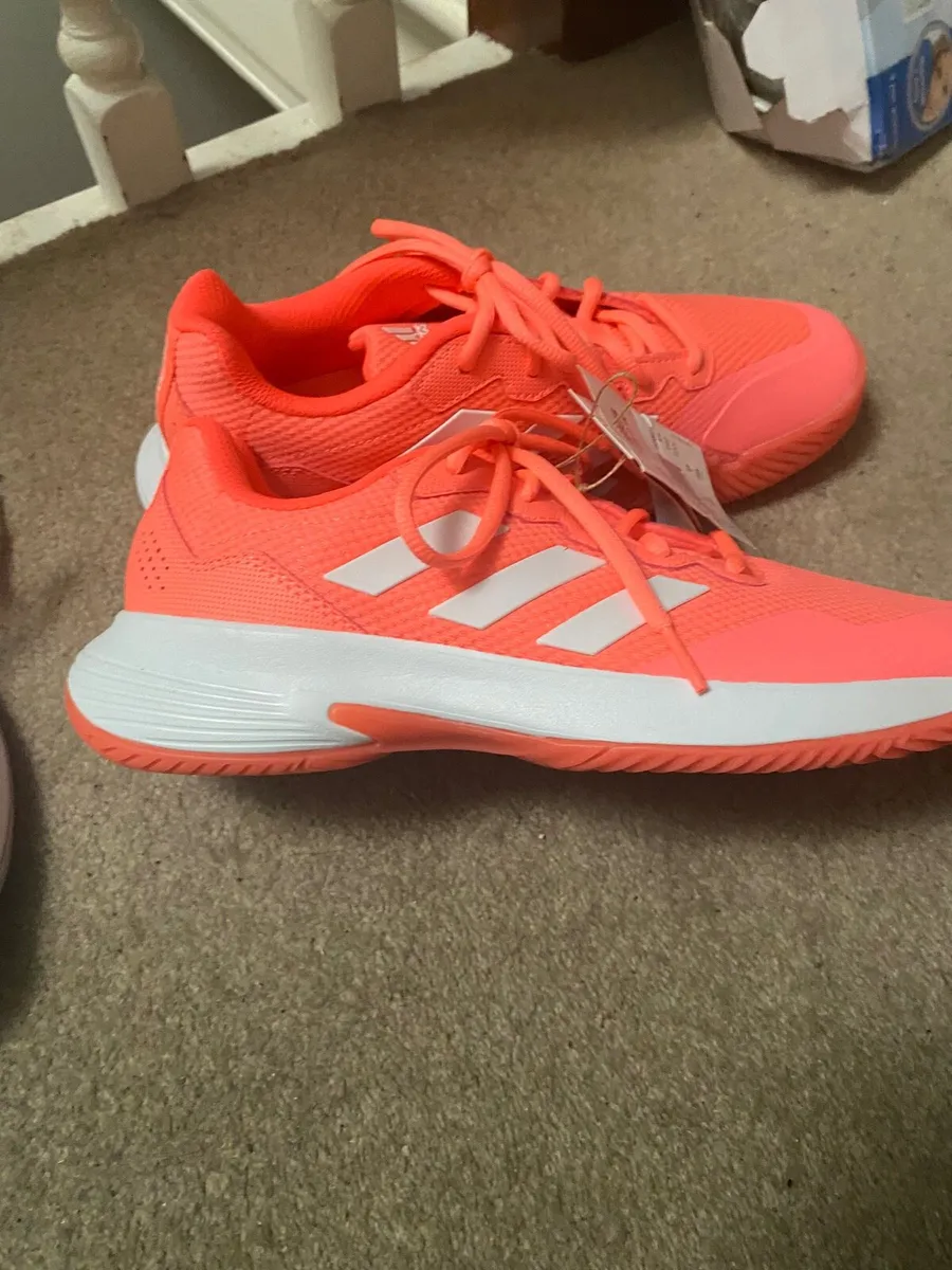 Tennis shoes - Image 3