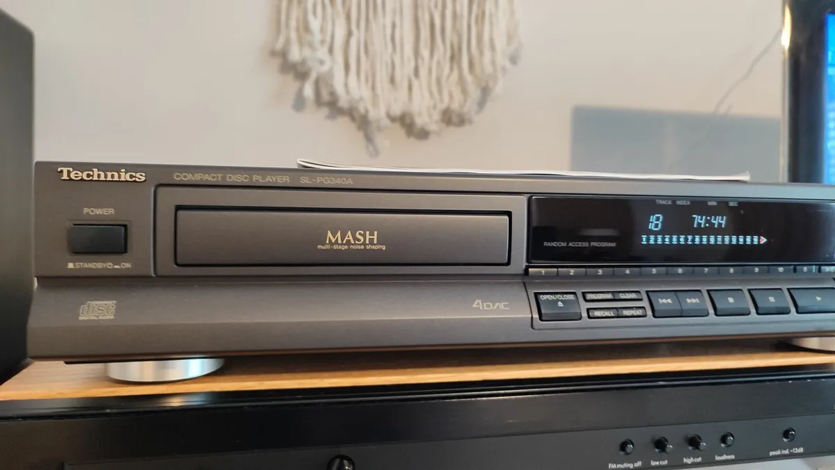 TECHNICS SL-PG340a CD player. Like new. Manual - Image 2