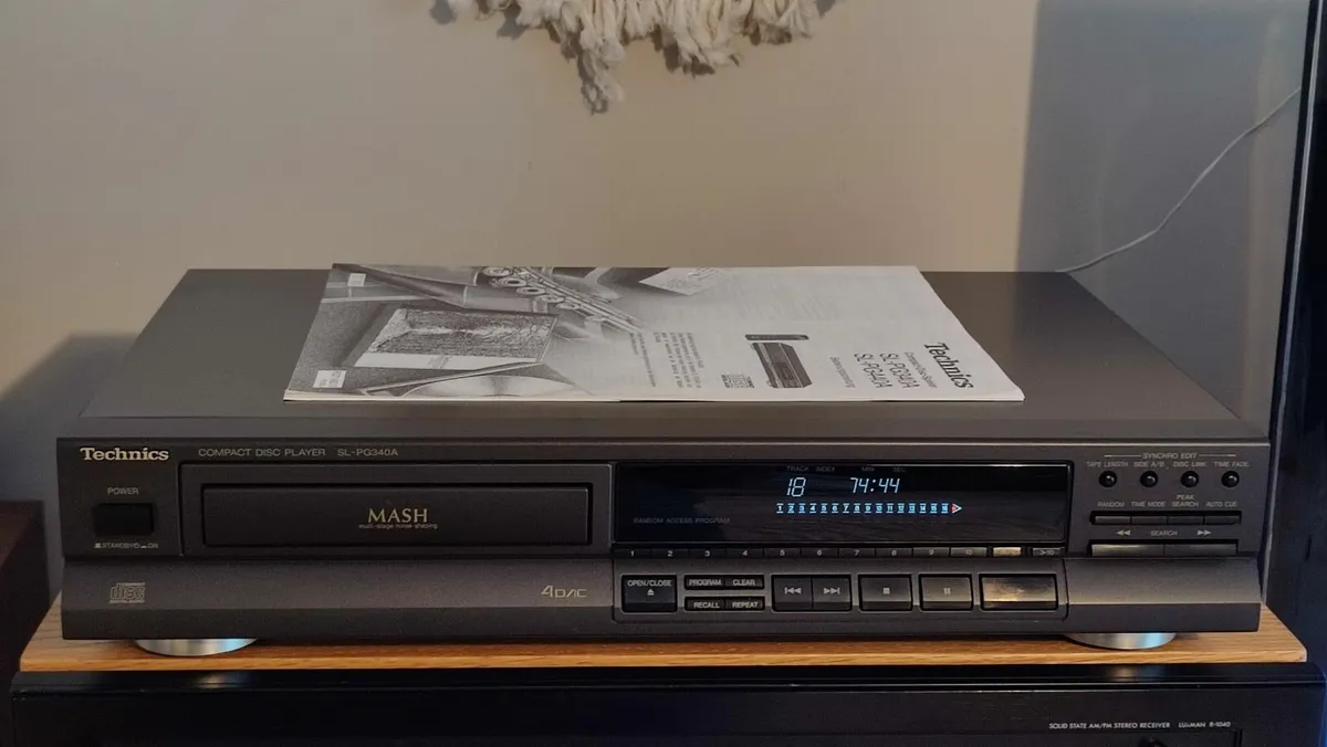 TECHNICS SL-PG340a CD player. Like new. Manual - Image 1