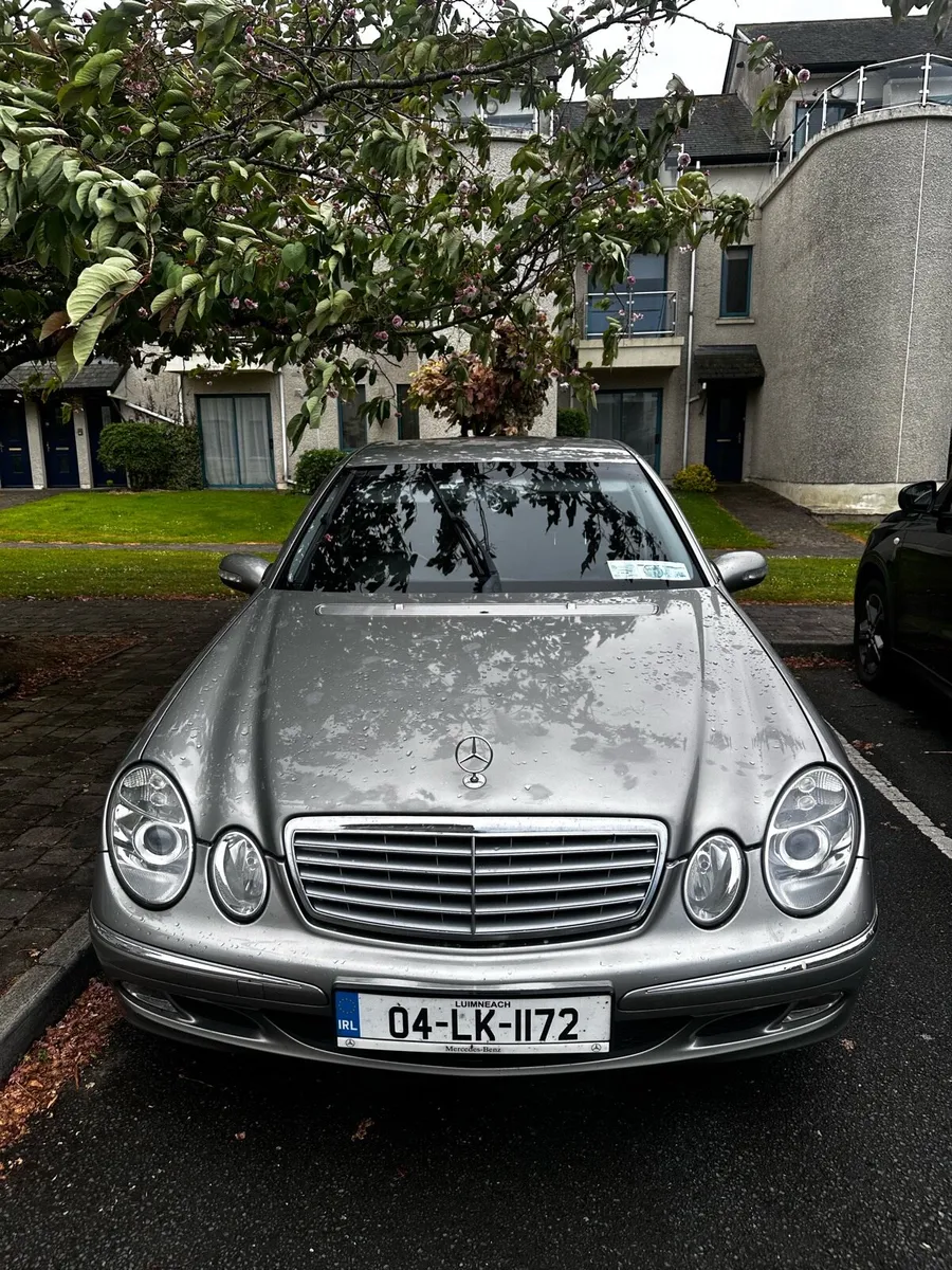 2004 Mercedes E200 AUTO - Image 1