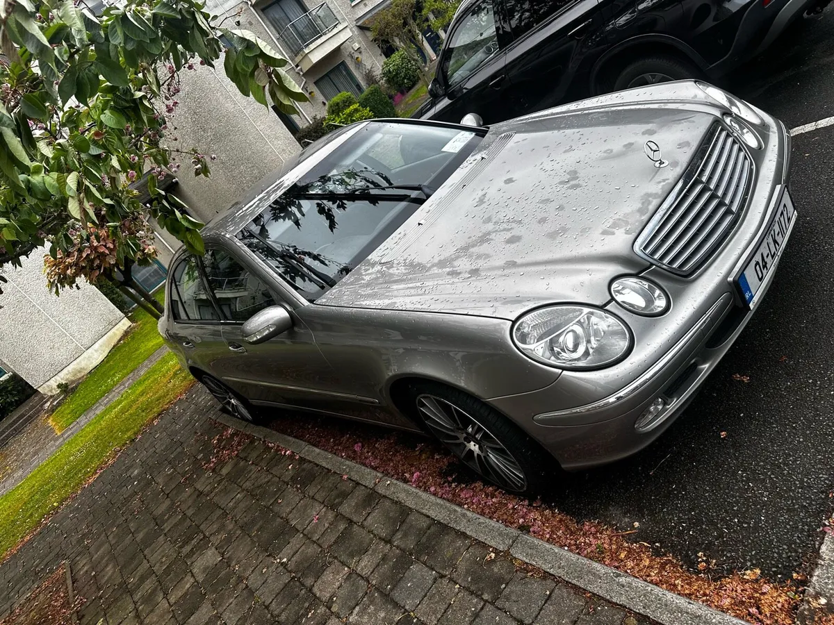 2004 Mercedes E200 AUTO - Image 2