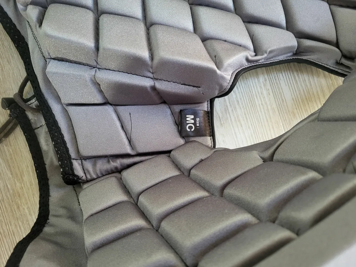 Childs back protector - Image 4