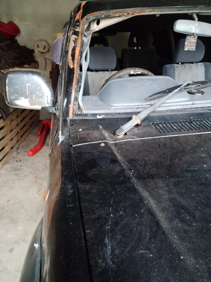 Damaged Toyota landcruiser - Image 2