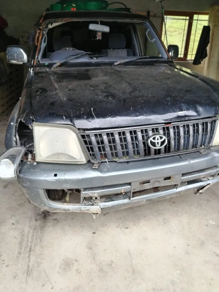 Damaged Toyota landcruiser - Image 3