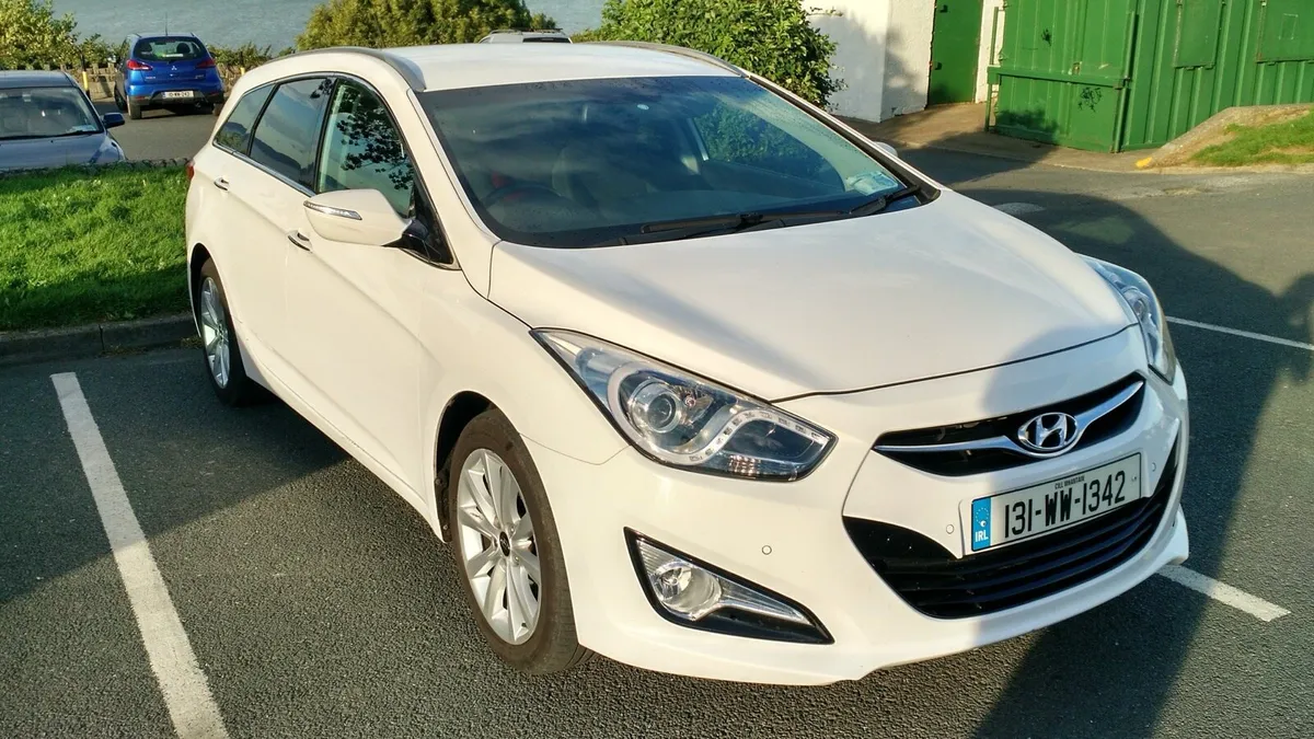Hyundai i40 Estate Auto - Image 1