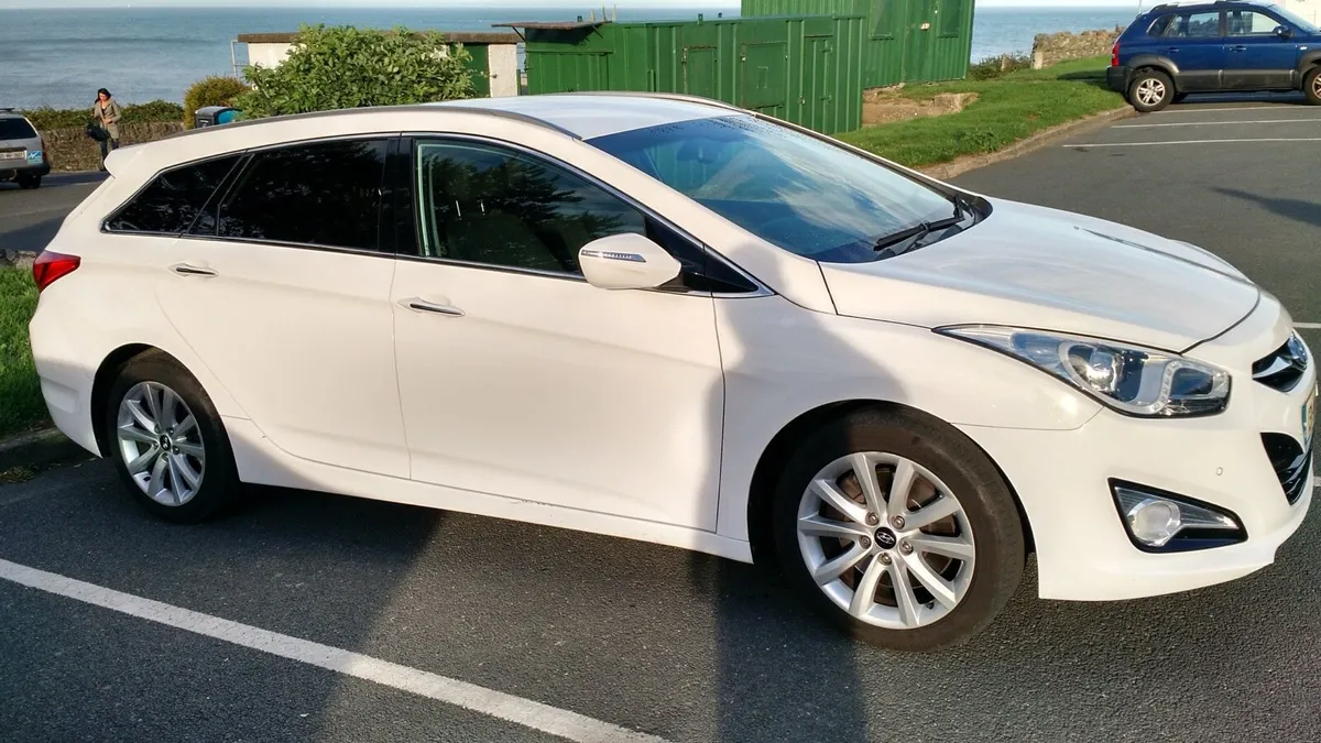 Hyundai i40 Estate Auto - Image 3