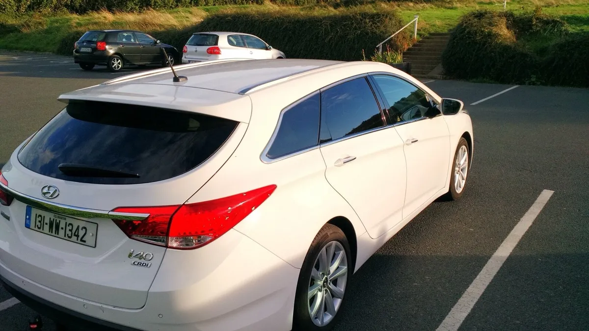 Hyundai i40 Estate Auto - Image 4