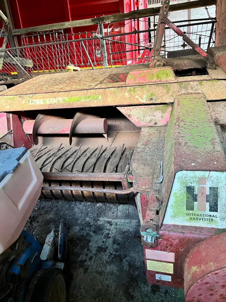 International square baler - Image 1
