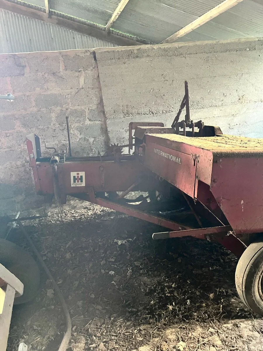International square baler - Image 2