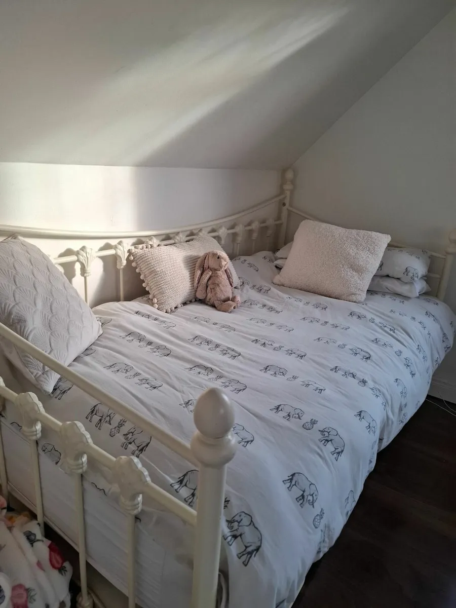 Single bed - Image 3